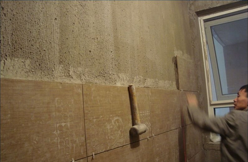 卫生间的瓷砖铺贴，全部按照标准施工工艺